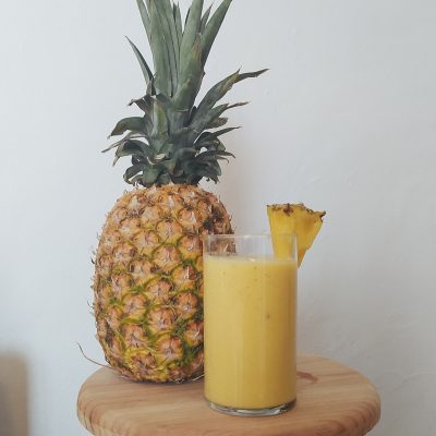 1200px-Batido_de_piña